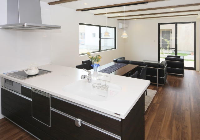 カウンターキッチンにリフォームするメリットとは
