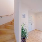 階段に手すりをつける必要性は？DIYでも可能？