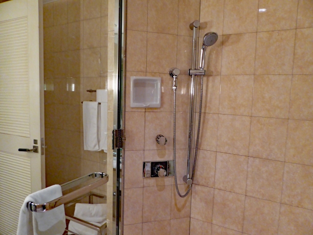 お風呂をリフォームでガラス張りにするメリット・デメリット