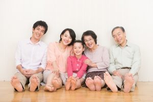 家庭事故を防ぐ！老後のリフォームにオススメな床材は？