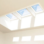 部屋を明るく開放的に!天窓リフォームのメリット・デメリット