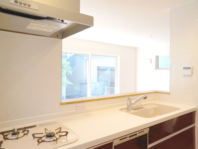 キッチンの壁材はパネルとタイルどっちがいいの？