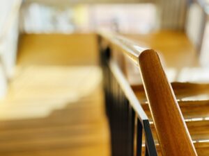 安全第一！階段の手すりの取り付けに必要なリフォームをご紹介！