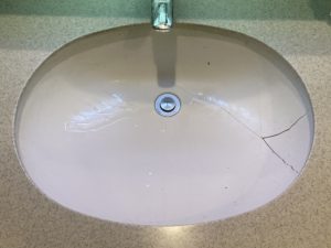 洗面台・洗面化粧台の洗面ボウルのひび割れ・交換する目安