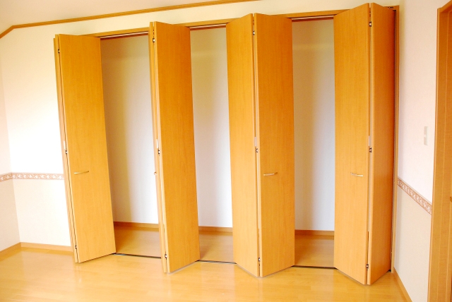 クローゼットの扉