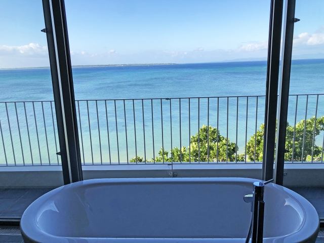 バスルーム（浴室）と窓