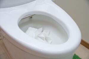 トイレが流れにくい原因と対処法や工事は？