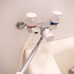水漏れは水栓交換の症状!?お風呂の水栓リフォームについて