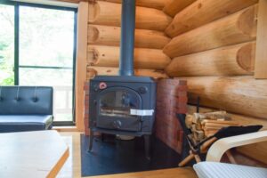 リフォームで薪ストーブ生活！その魅力と知っておきたい注意点とは？