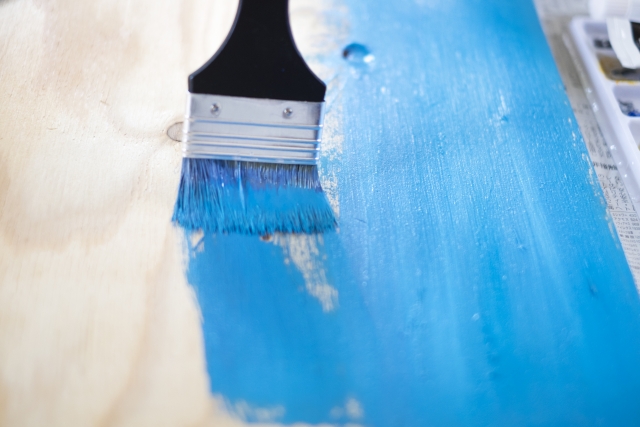 アクリル塗料の特徴やメリットデメリットをご紹介！