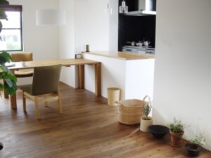 木の温もり溢れる無垢フローリングの魅力