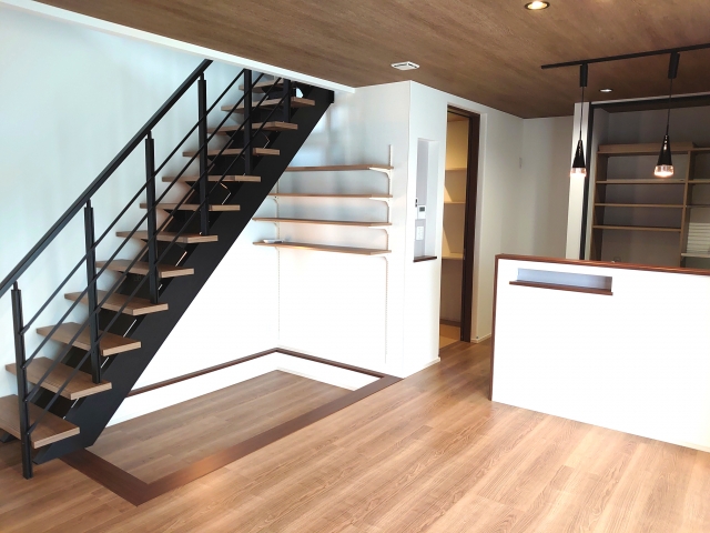リビング階段