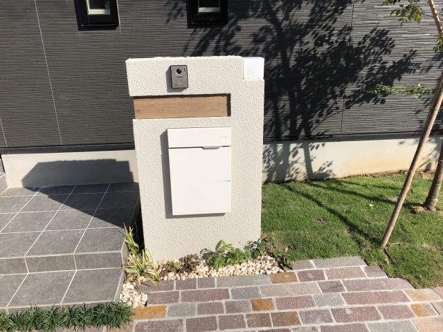 宅配ボックス付きの機能門柱でネットショッピング生活をもっと快適に！