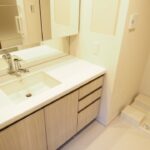 洗面所をスッキリ!収納たっぷりな洗面化粧台にリフォームしませんか?