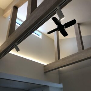 天井に木のぬくもりをプラス！化粧梁でつくるワンランク上の空間