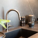 キッチンシンク(流し台)のリフォームで快適を実現！素材別の特徴と注意点を解説