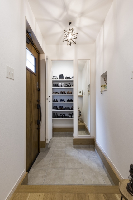 散らかる原因を解決！玄関・リビングのリフォームでQOLが向上するリフォーム術