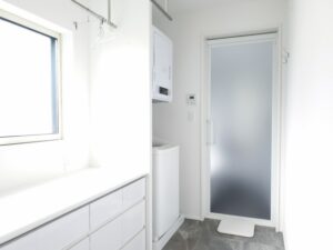 浴室暖房だけじゃない！「床・壁・天井」断熱でヒートショックを防ぐ方法