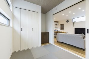 和室を洋室にリフォーム！費用と期間、畳や襖の賢い活用術